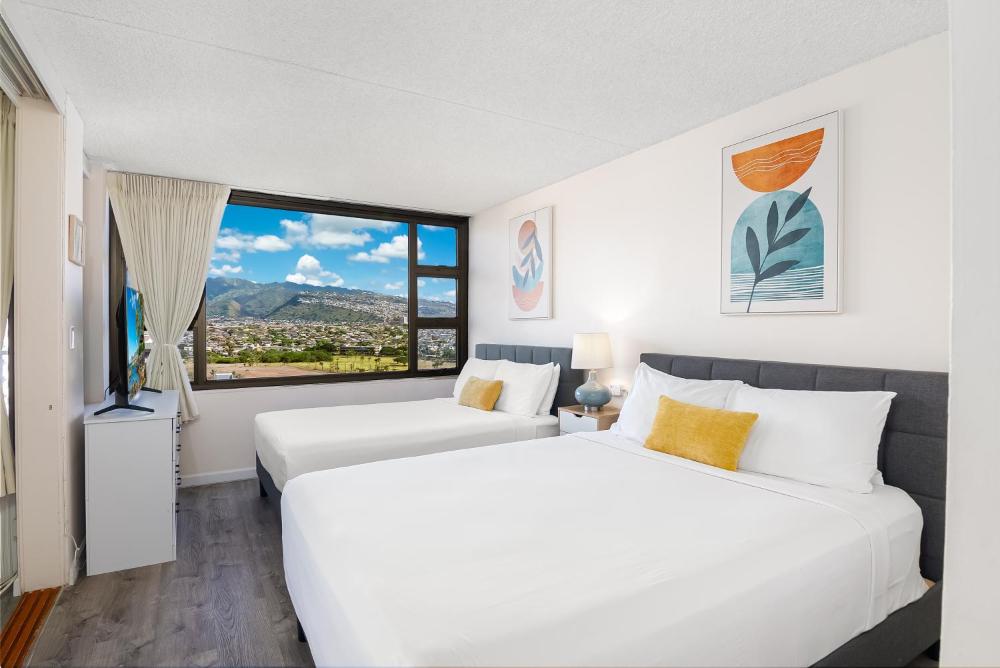 Tropical Gem Near Waikiki Beach with Free Parking!